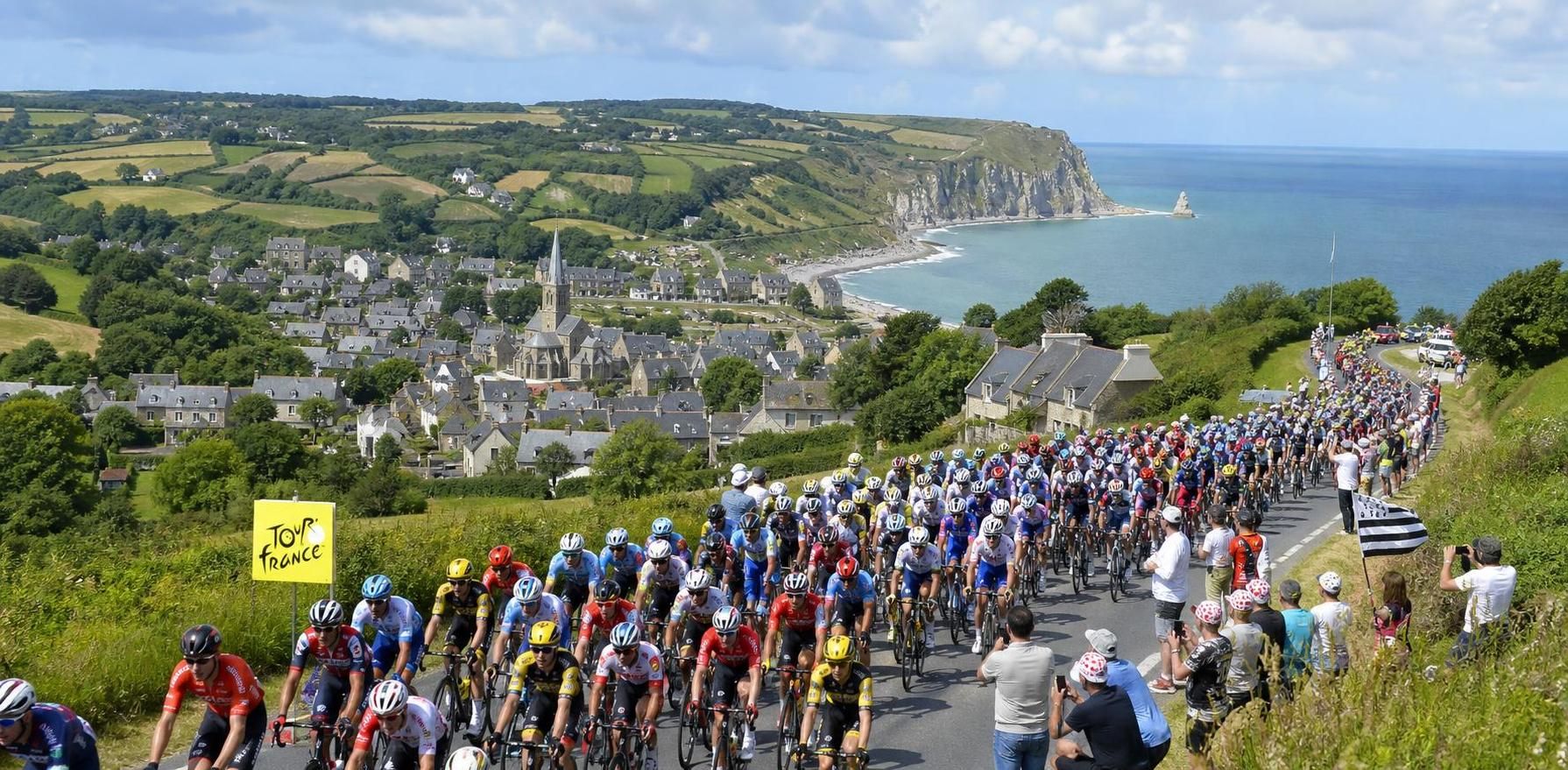 découvrez tout ce qu'il faut savoir sur le parcours du tour de france 2027, avec des étapes clés à saint-james, bricquebec-en-cotentin, cherbourg et bien plus encore.