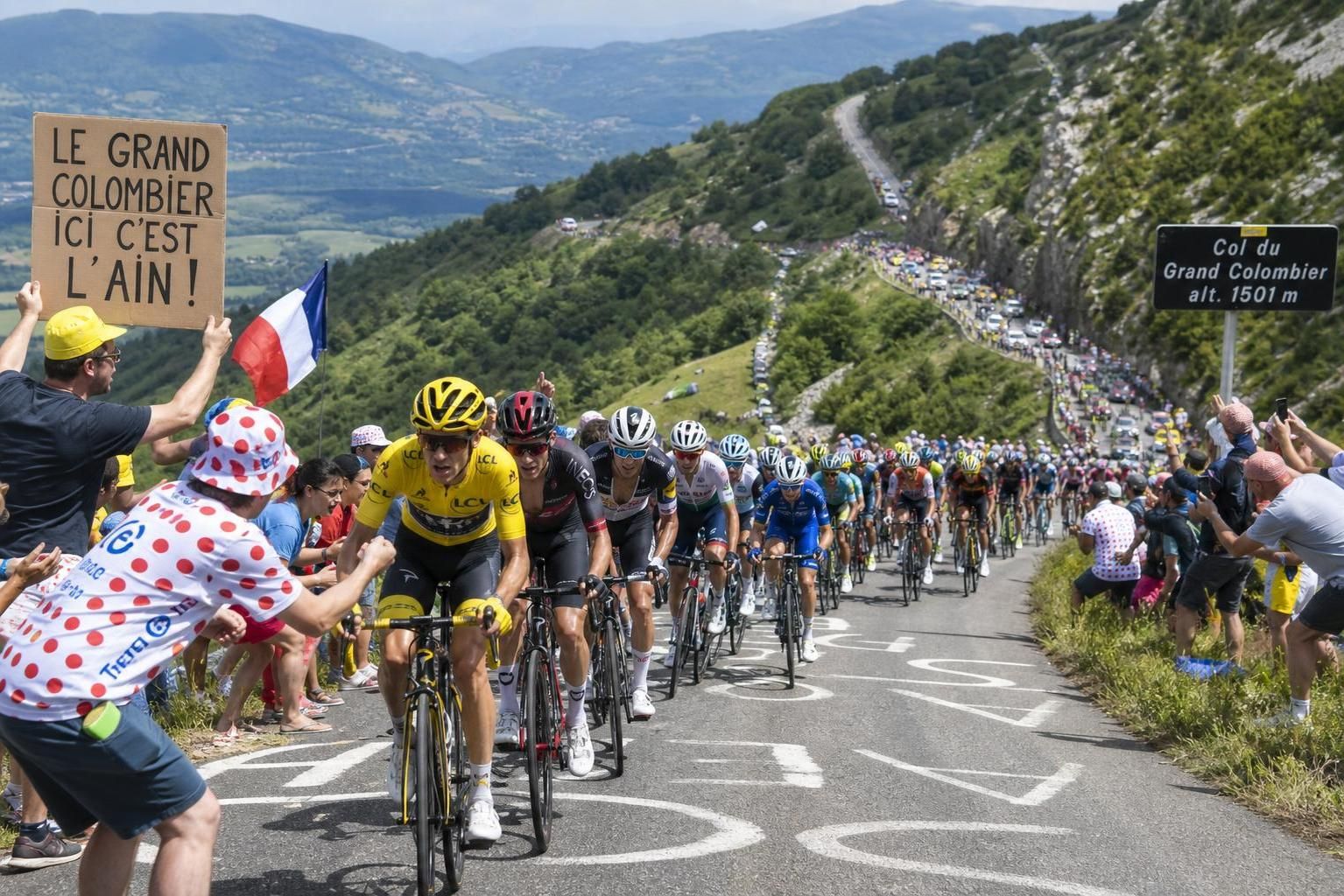 découvrez comment le département de l'ain se prépare à accueillir le tracé du tour de france 2027, avec des étapes exceptionnelles et un enthousiasme palpable.