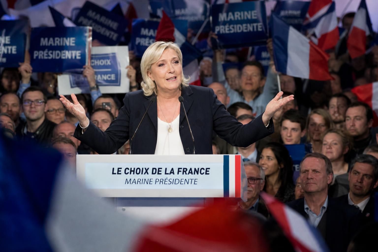 présidentielle 2027 : marine le pen en tête des intentions de vote avec 31 à 36 %, suivie de près par édouard philippe en deuxième position, selon les derniers sondages.